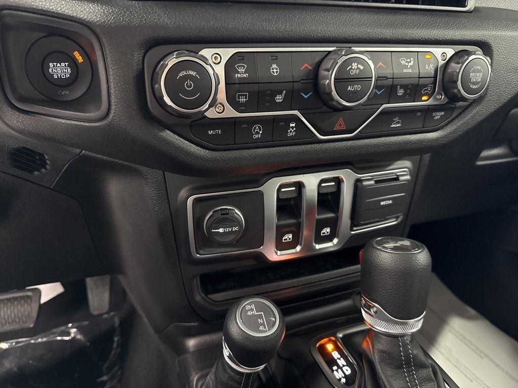 new 2025 Jeep Wrangler car, priced at $39,796