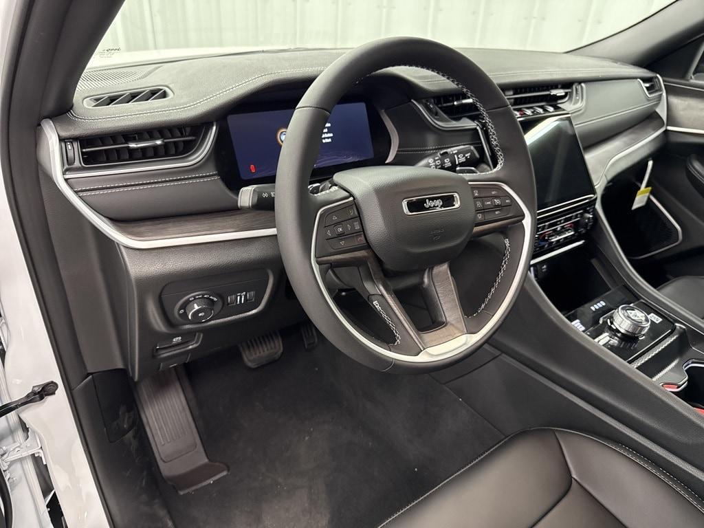new 2025 Jeep Grand Cherokee car, priced at $48,213