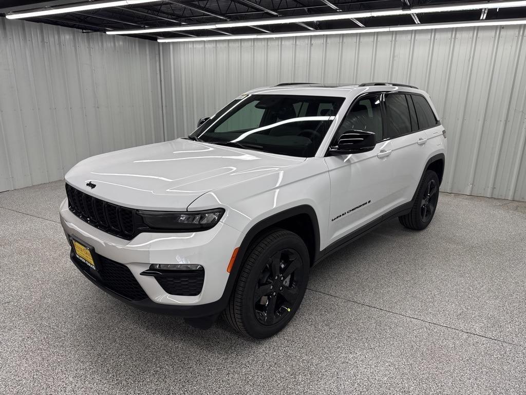 new 2025 Jeep Grand Cherokee car, priced at $48,213