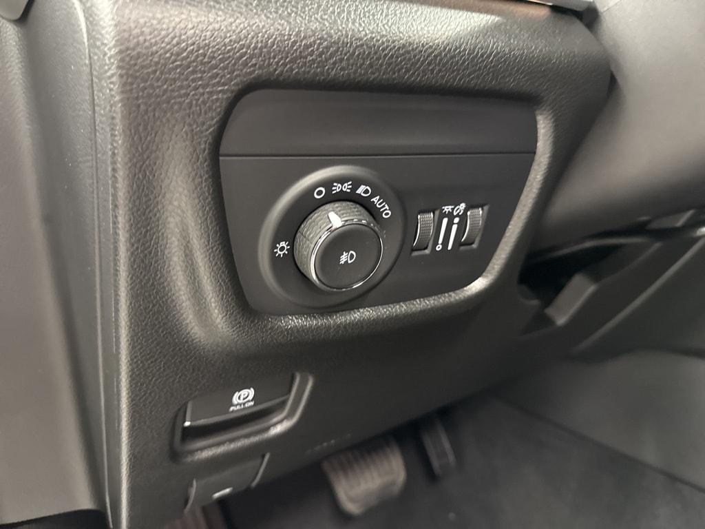 new 2025 Jeep Grand Cherokee car, priced at $48,213