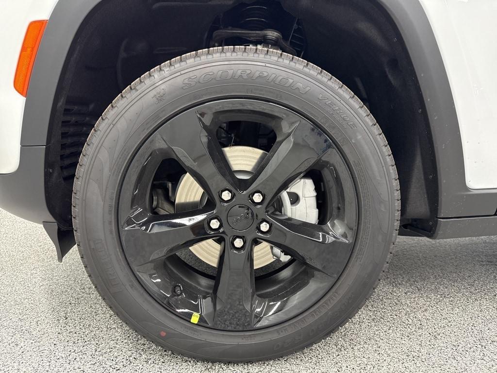 new 2025 Jeep Grand Cherokee car, priced at $48,213