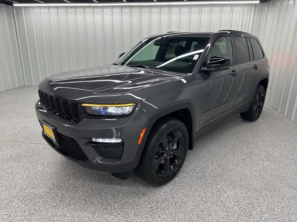 new 2025 Jeep Grand Cherokee car, priced at $47,175