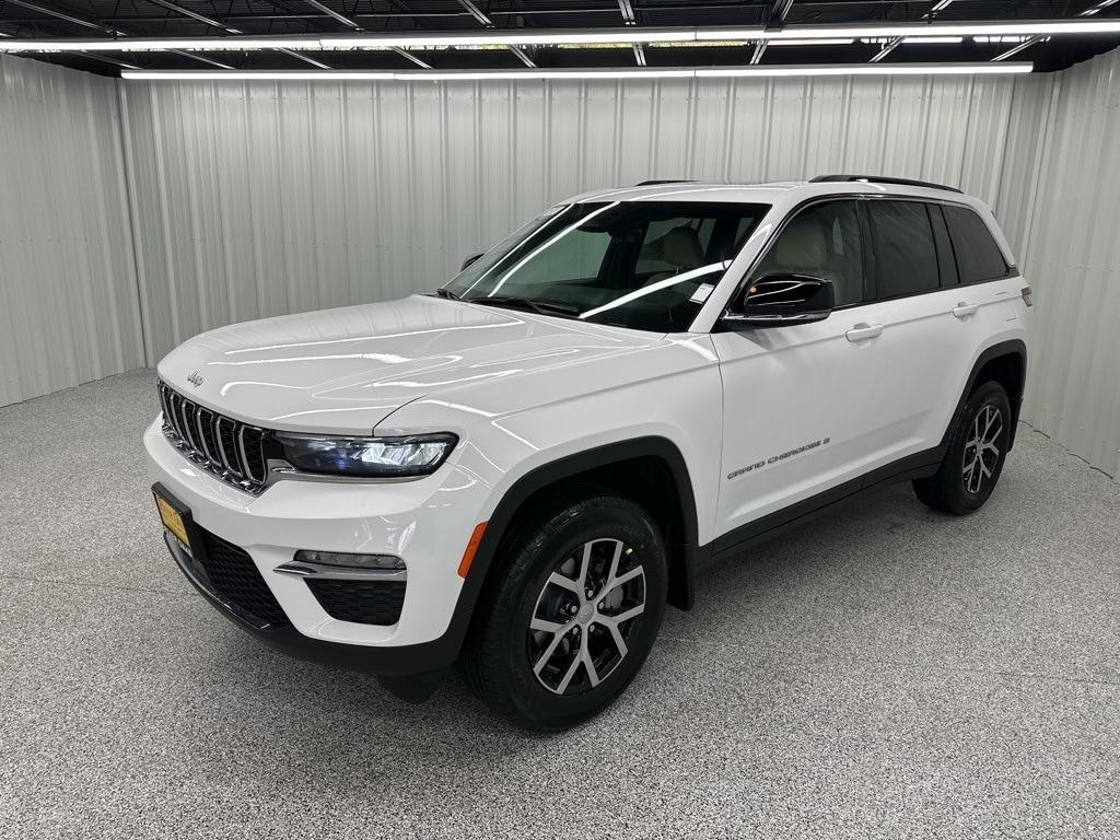 new 2025 Jeep Grand Cherokee car, priced at $43,186