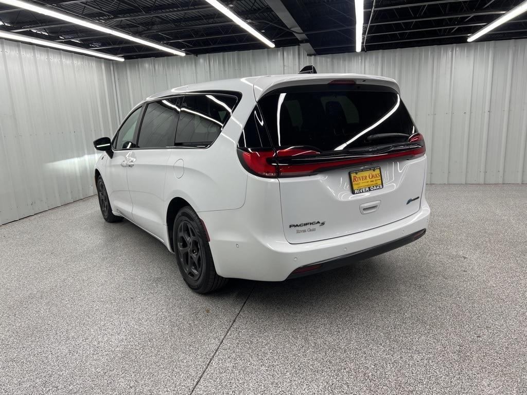 used 2023 Chrysler Pacifica Hybrid car, priced at $33,775
