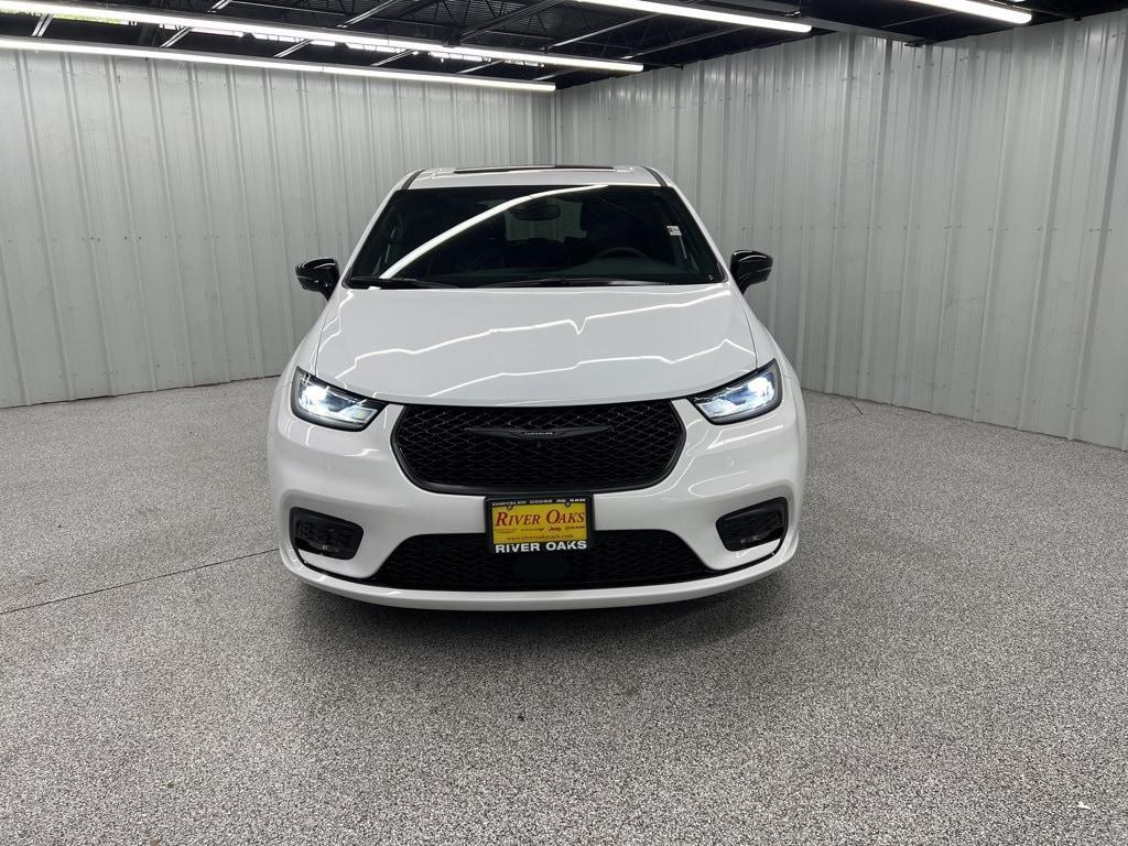 used 2023 Chrysler Pacifica Hybrid car, priced at $33,775