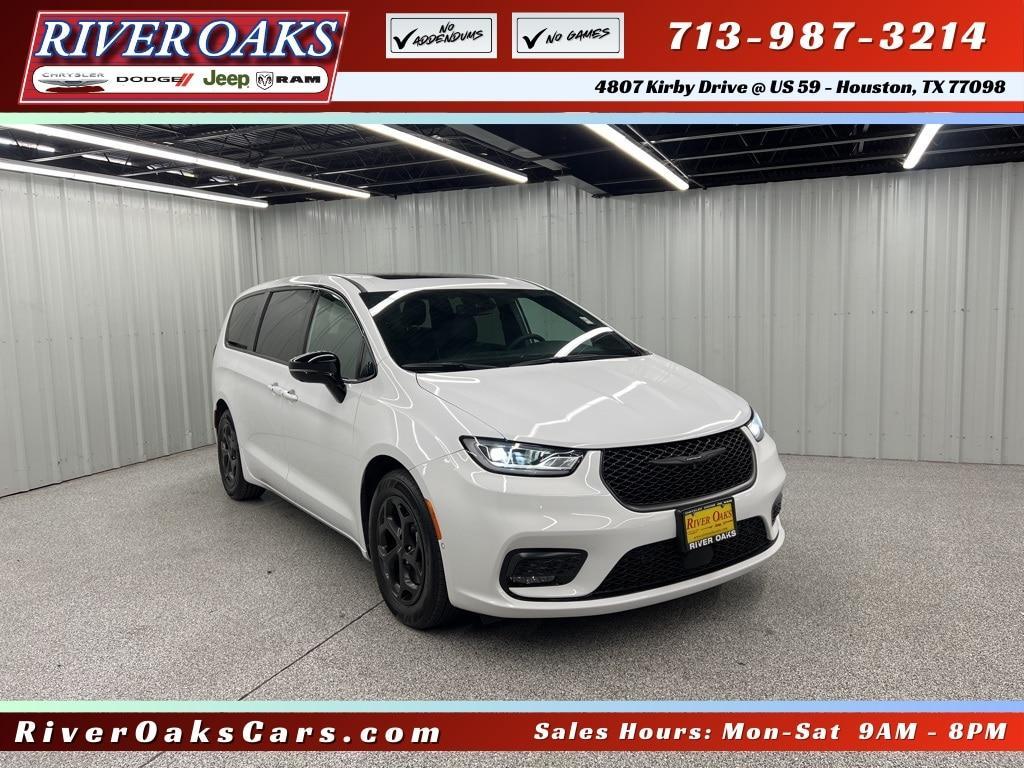 used 2023 Chrysler Pacifica Hybrid car, priced at $33,775