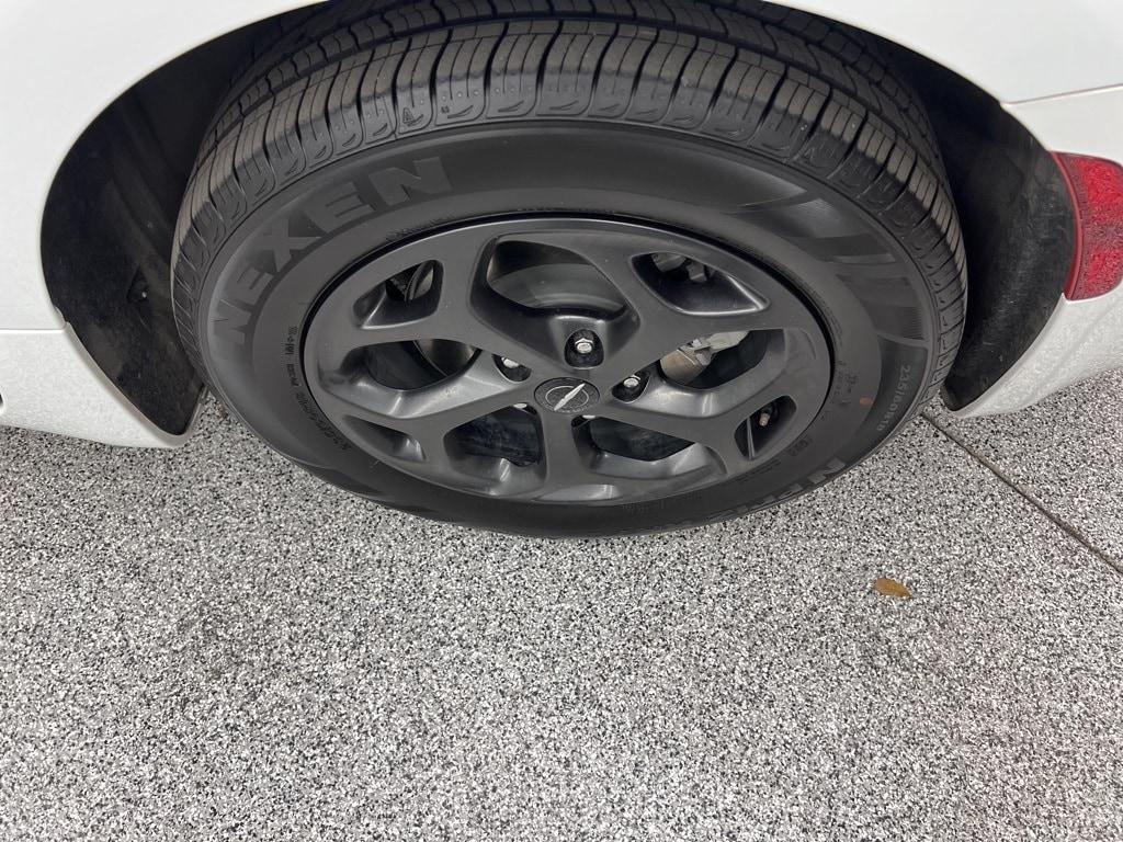 used 2023 Chrysler Pacifica Hybrid car, priced at $33,775