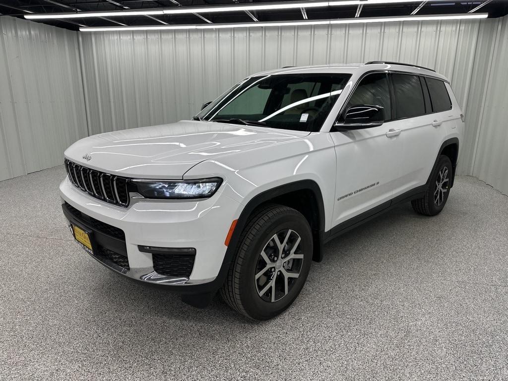 new 2025 Jeep Grand Cherokee L car, priced at $42,883