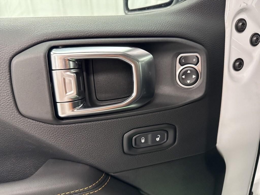 new 2025 Jeep Gladiator car, priced at $43,601
