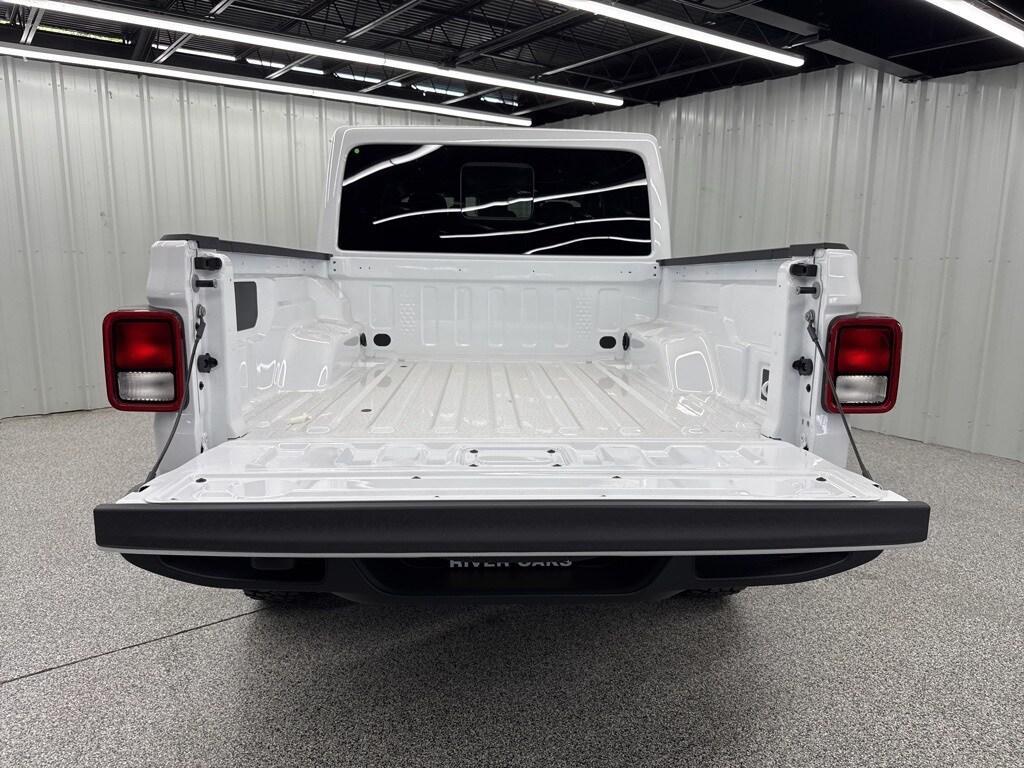 new 2025 Jeep Gladiator car, priced at $43,601