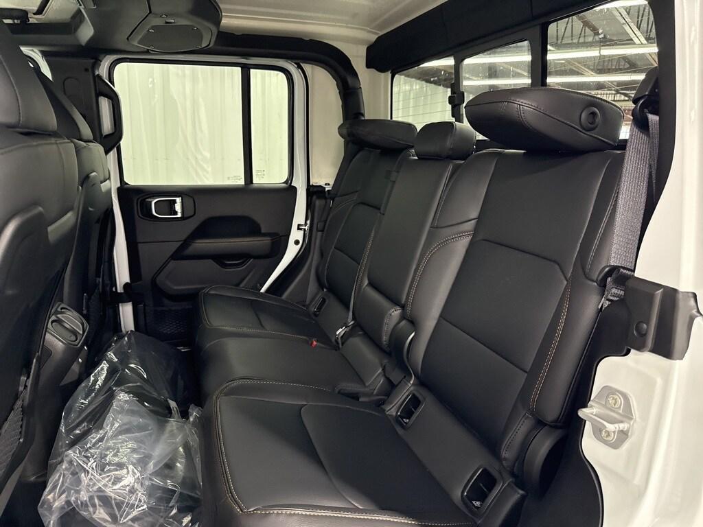 new 2025 Jeep Gladiator car, priced at $43,601