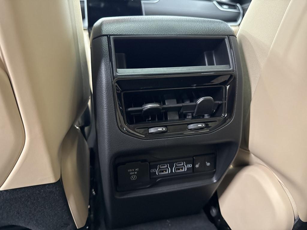new 2025 Jeep Grand Cherokee car, priced at $46,733