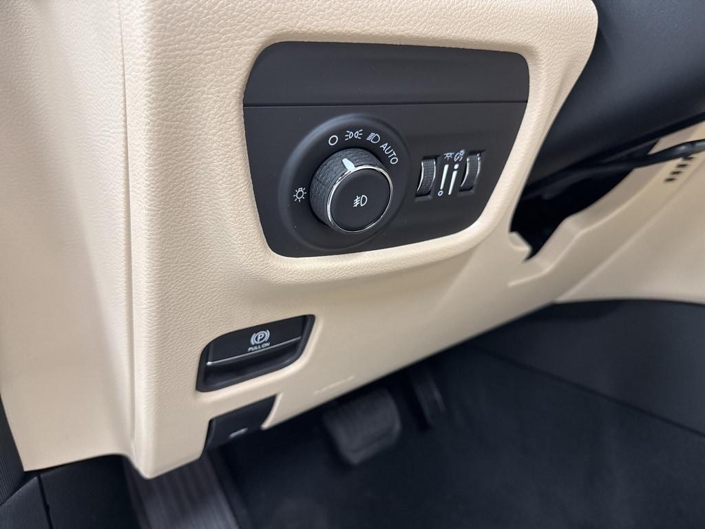 new 2025 Jeep Grand Cherokee car, priced at $46,733
