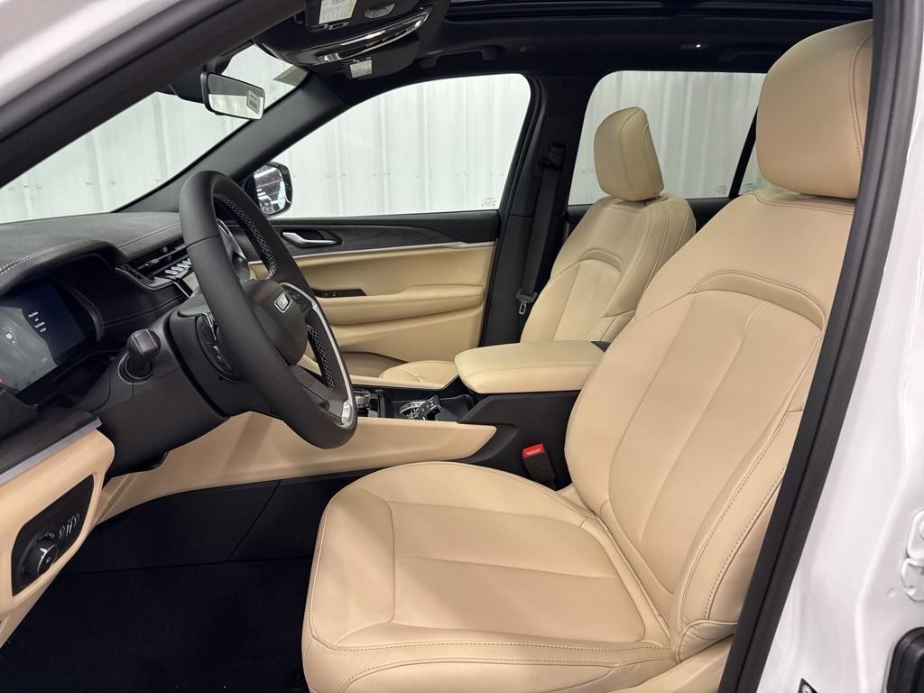new 2025 Jeep Grand Cherokee car, priced at $46,733