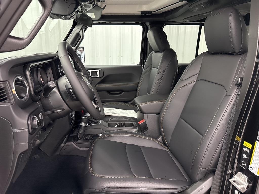 new 2025 Jeep Gladiator car, priced at $44,971