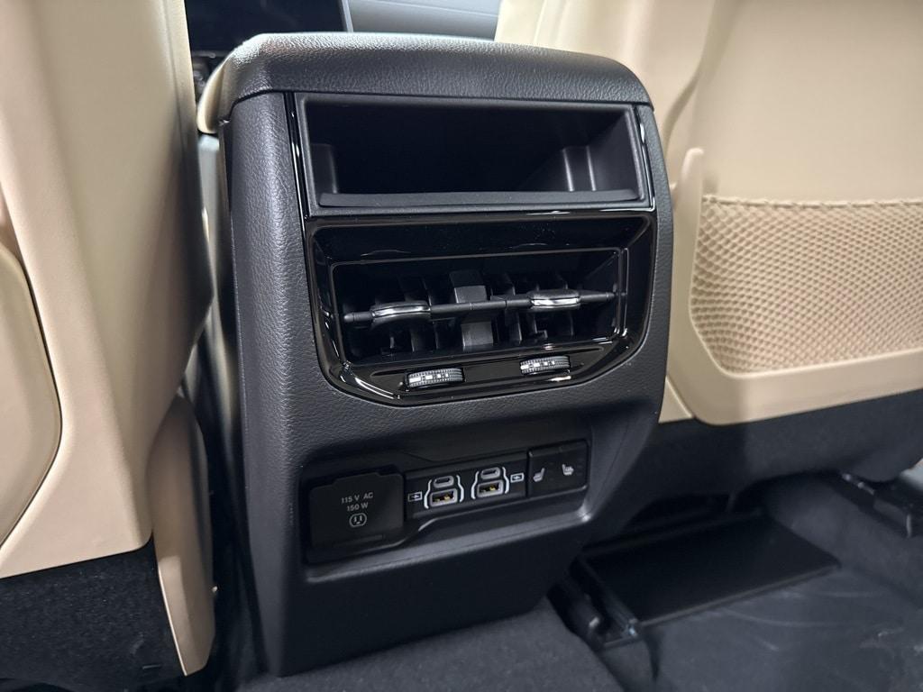 new 2025 Jeep Grand Cherokee car, priced at $44,507