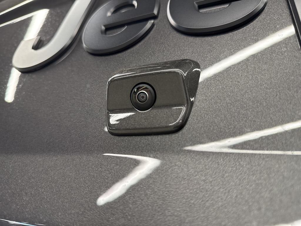 new 2025 Jeep Gladiator car, priced at $37,899