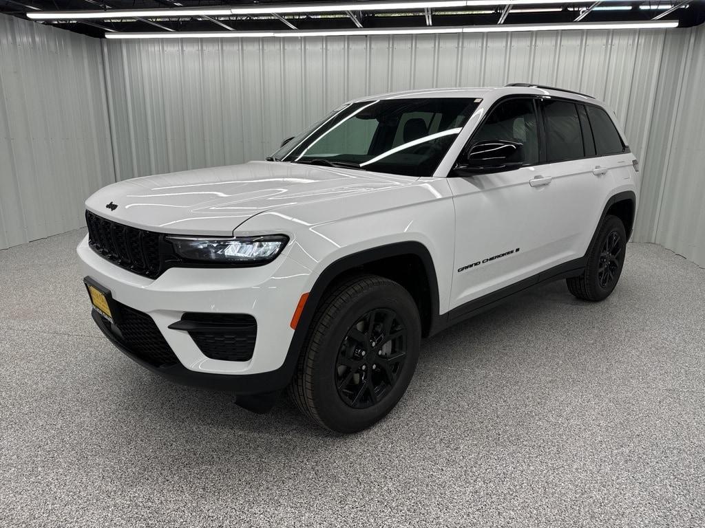 new 2025 Jeep Grand Cherokee car, priced at $40,891