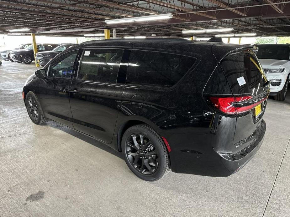 new 2024 Chrysler Pacifica car, priced at $50,641