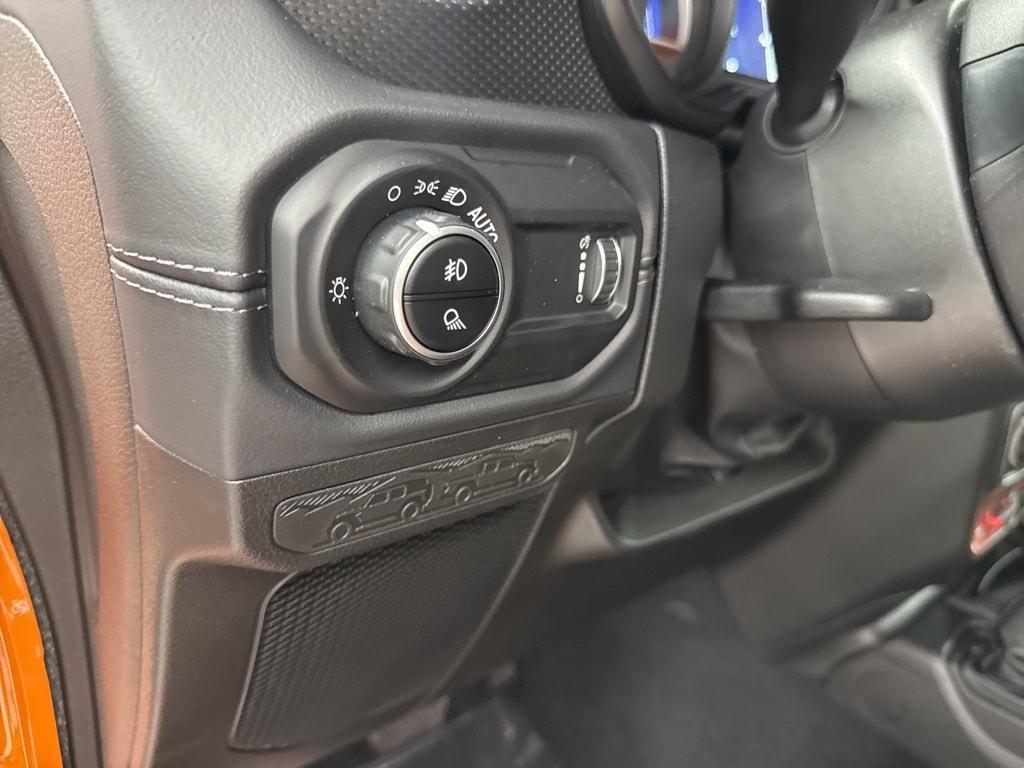 new 2025 Jeep Gladiator car, priced at $49,728