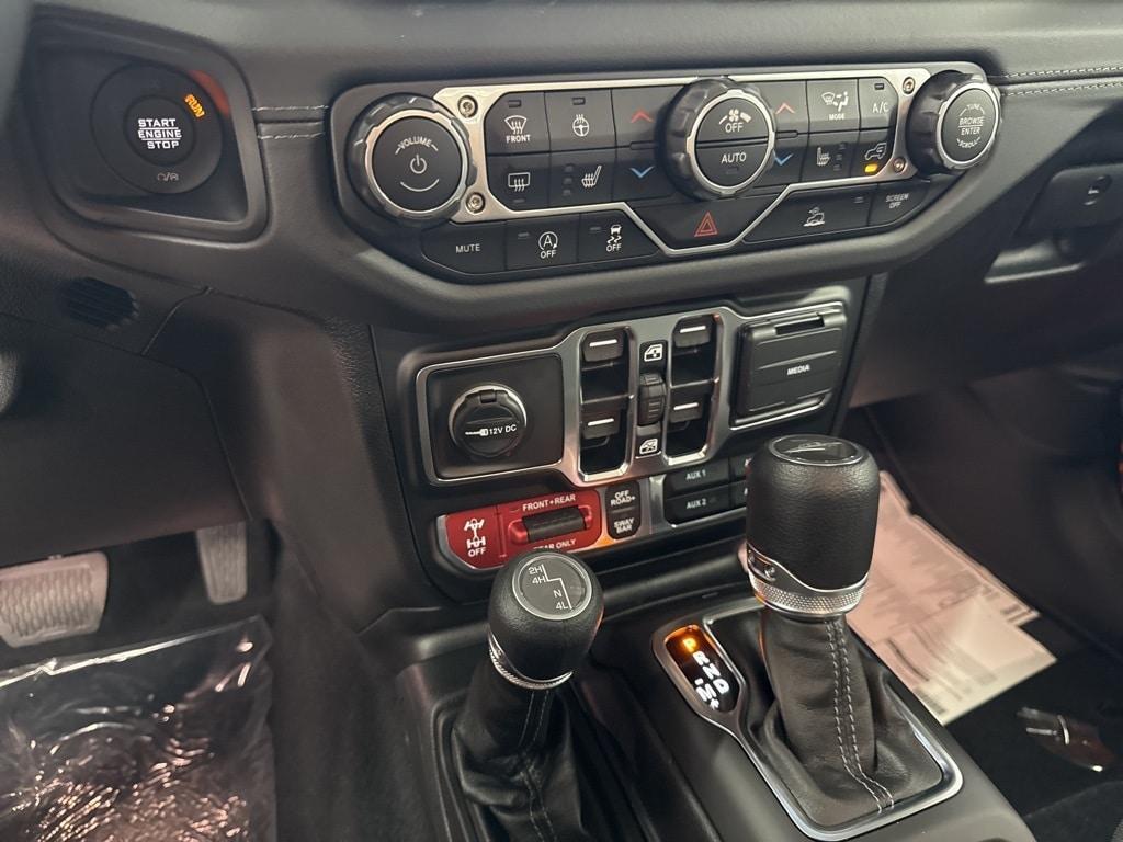 new 2025 Jeep Gladiator car, priced at $49,728