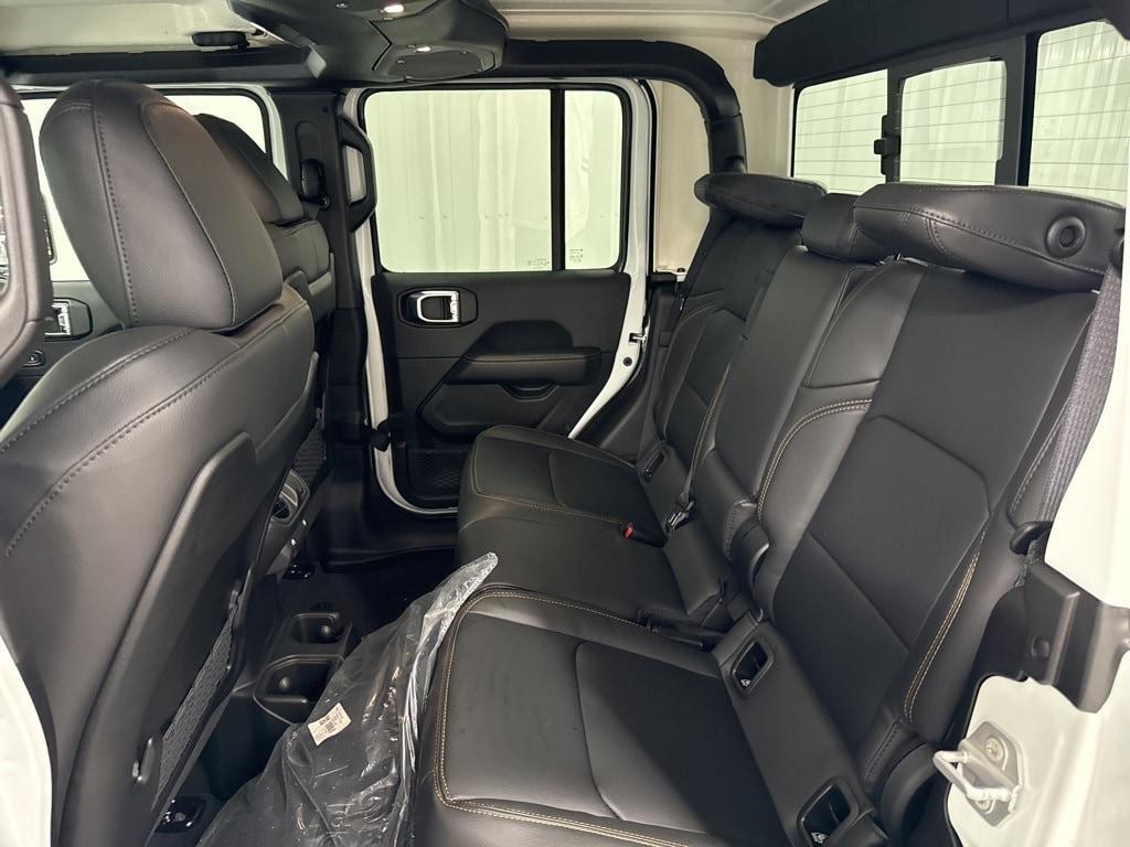 new 2025 Jeep Gladiator car, priced at $44,117