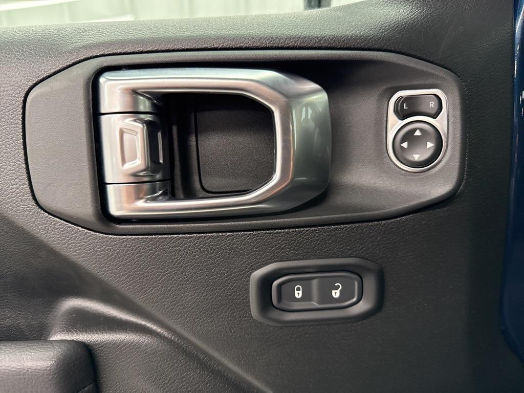 new 2025 Jeep Gladiator car, priced at $39,957