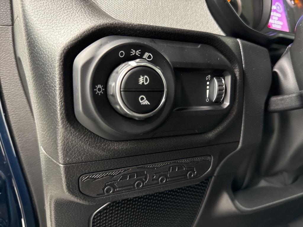 new 2025 Jeep Gladiator car, priced at $39,957