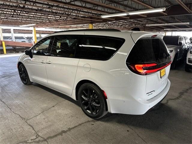 new 2024 Chrysler Pacifica car, priced at $42,198