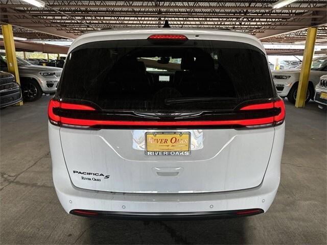 new 2024 Chrysler Pacifica car, priced at $42,198