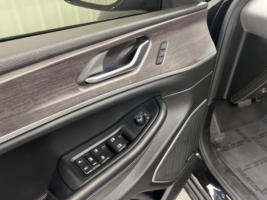 used 2022 Jeep Grand Cherokee car, priced at $31,647