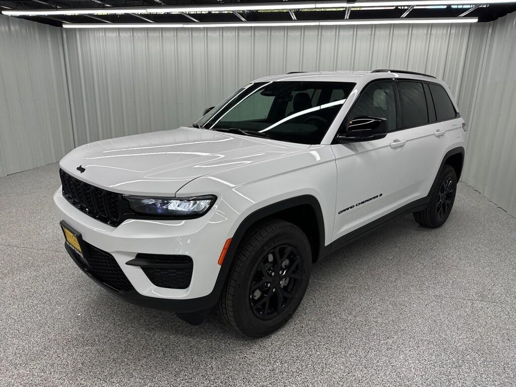 new 2025 Jeep Grand Cherokee car, priced at $38,931