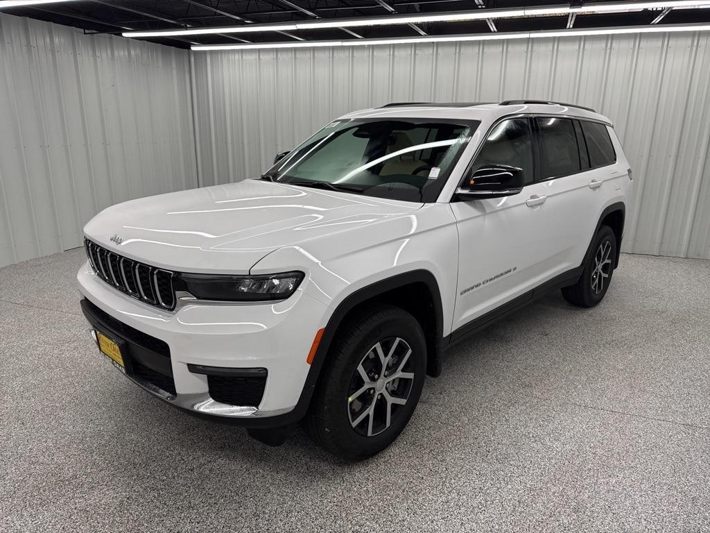 new 2025 Jeep Grand Cherokee L car, priced at $45,236