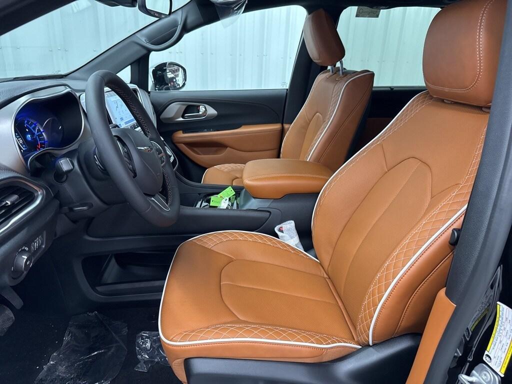new 2025 Chrysler Pacifica Hybrid car, priced at $54,929