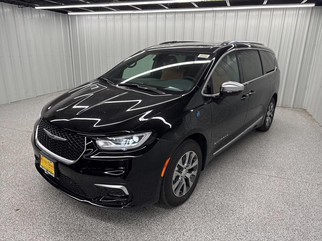 new 2025 Chrysler Pacifica Hybrid car, priced at $54,929