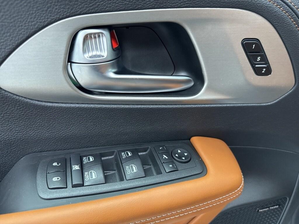 new 2025 Chrysler Pacifica Hybrid car, priced at $54,929