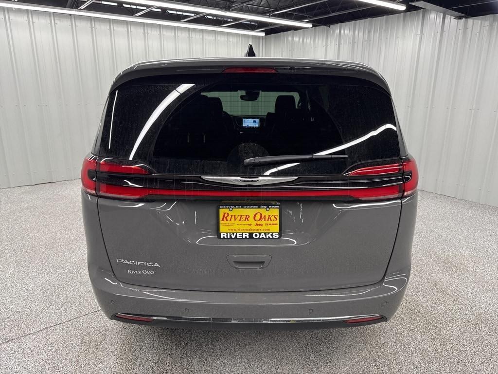 new 2025 Chrysler Pacifica car, priced at $41,640