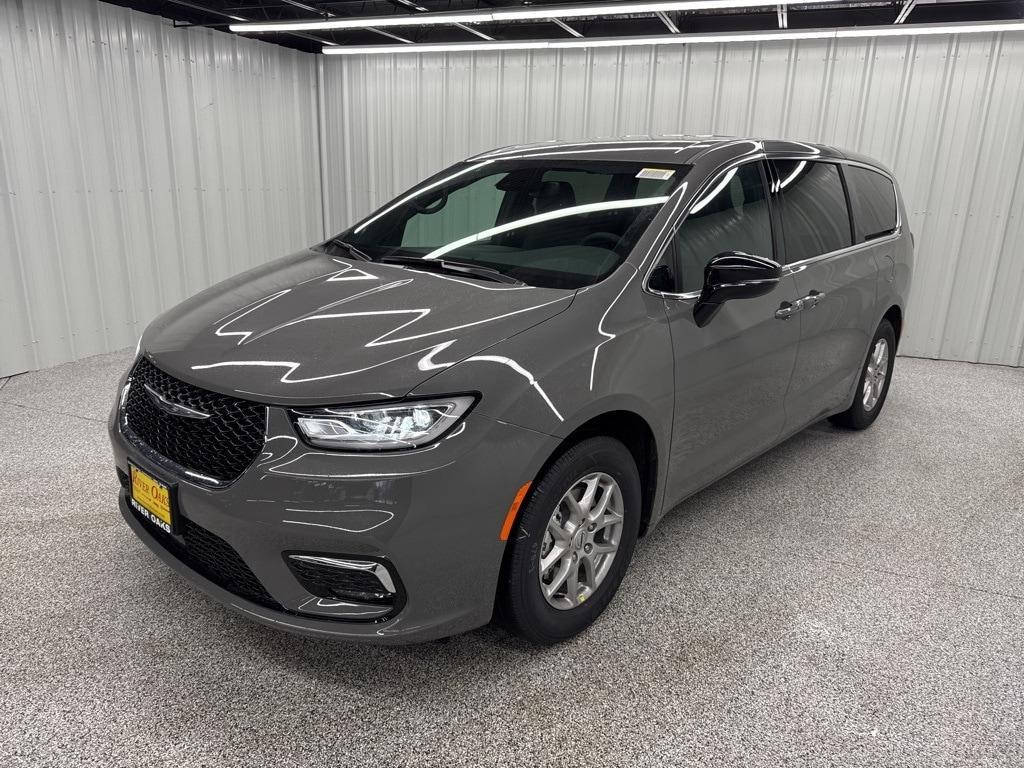 new 2025 Chrysler Pacifica car, priced at $41,640