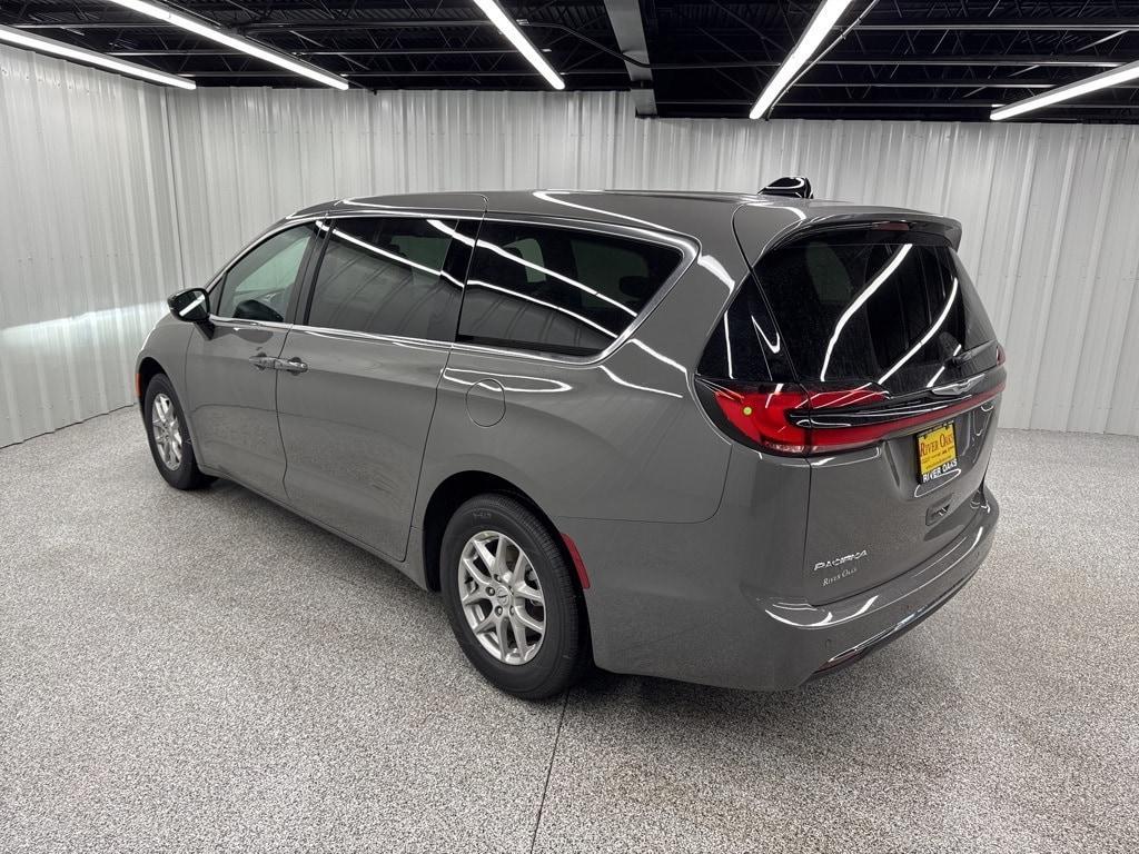 new 2025 Chrysler Pacifica car, priced at $41,640