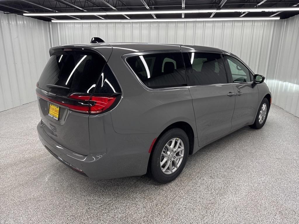 new 2025 Chrysler Pacifica car, priced at $41,640