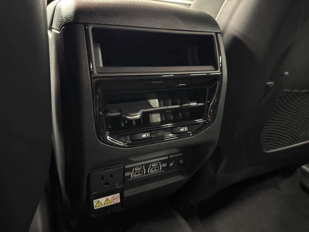 new 2025 Jeep Grand Cherokee car, priced at $47,157