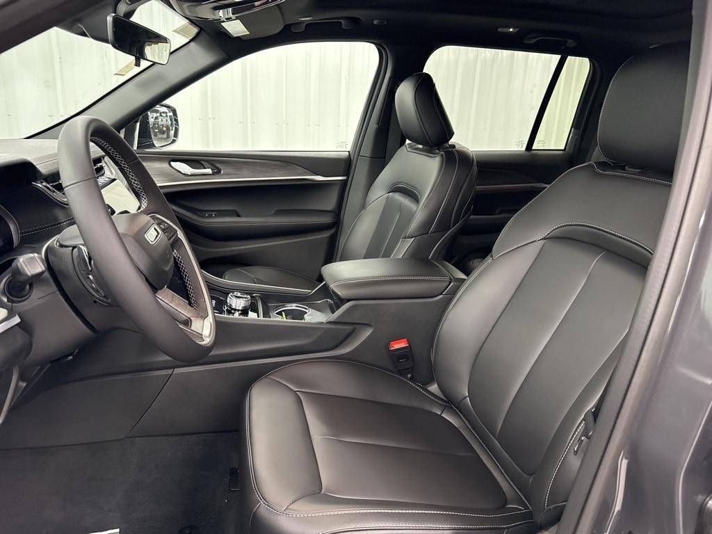 new 2025 Jeep Grand Cherokee car, priced at $47,157