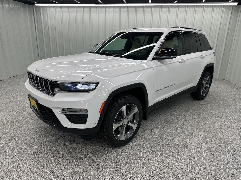 new 2025 Jeep Grand Cherokee car, priced at $50,780