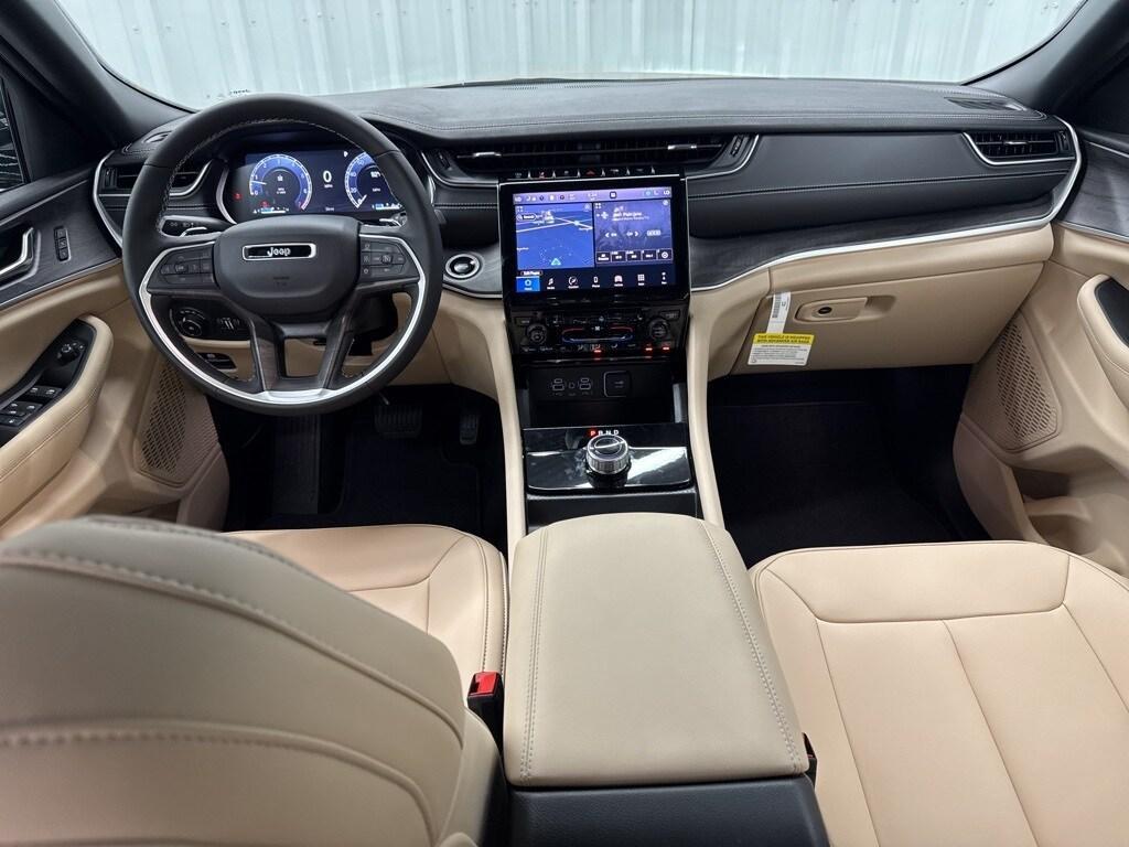 new 2025 Jeep Grand Cherokee car, priced at $44,219