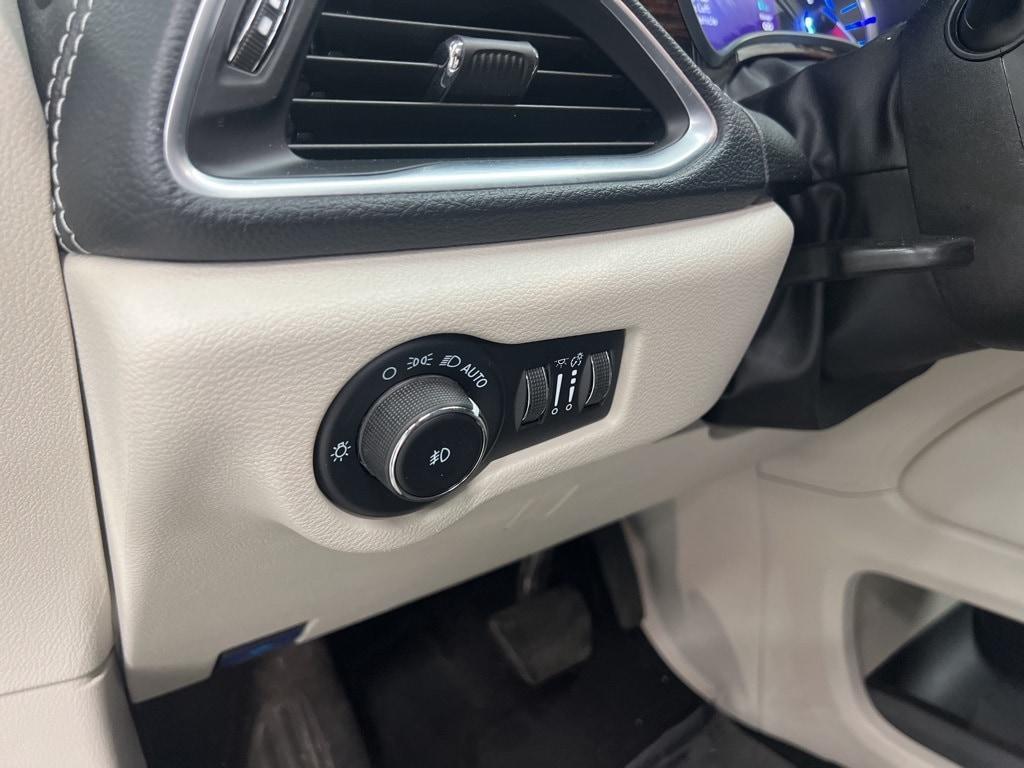 used 2023 Chrysler Pacifica Hybrid car, priced at $34,817