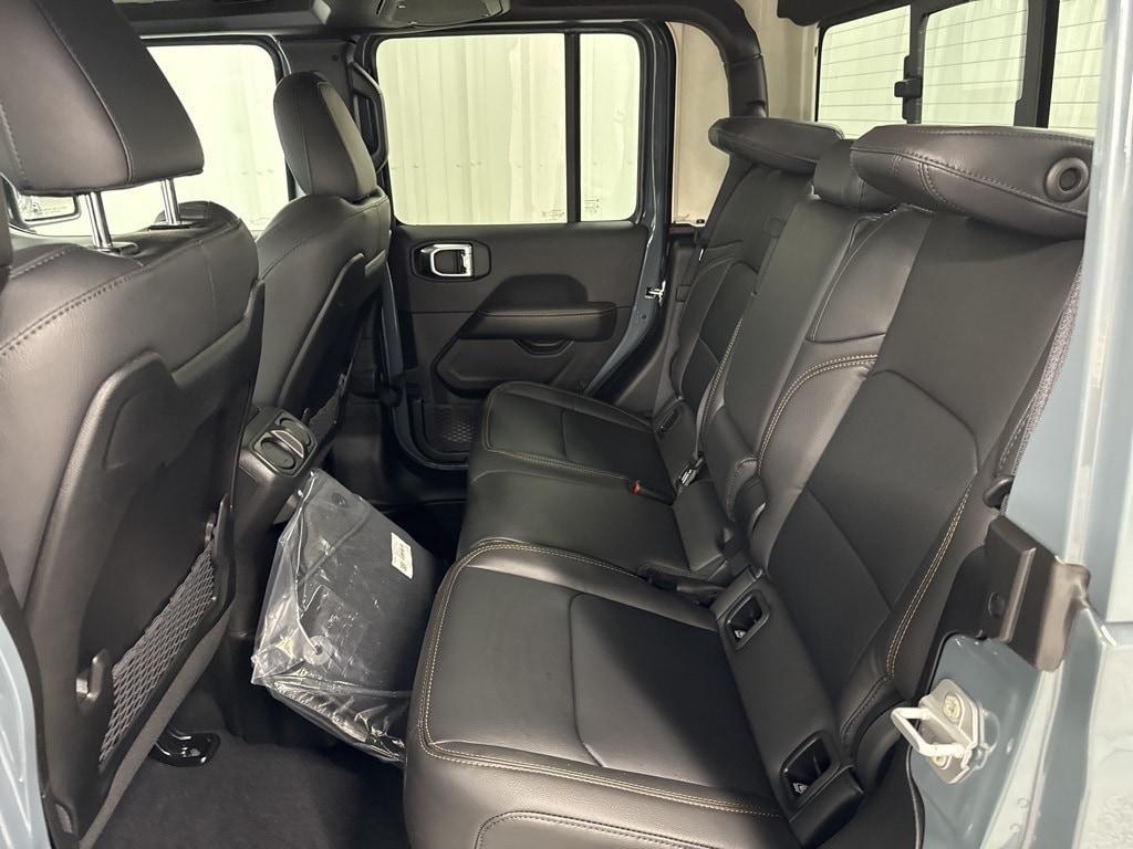 new 2025 Jeep Gladiator car, priced at $44,624