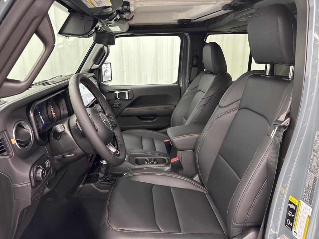new 2025 Jeep Gladiator car, priced at $44,624