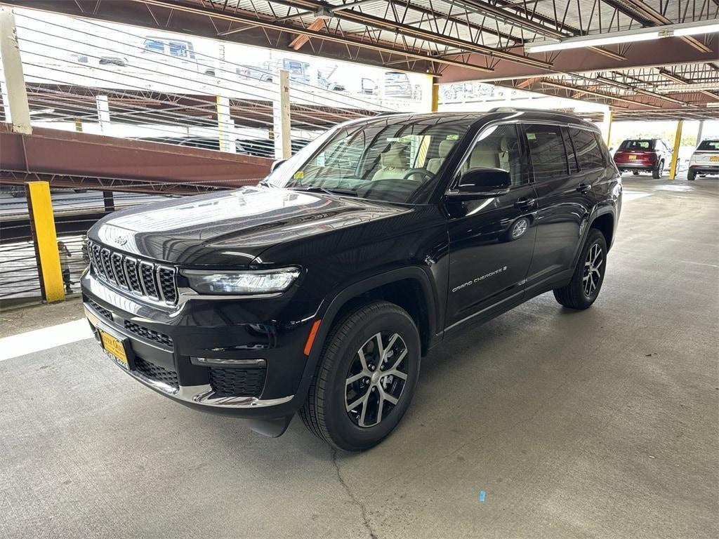 new 2024 Jeep Grand Cherokee L car, priced at $45,196