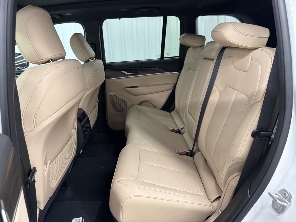 new 2025 Jeep Grand Cherokee car, priced at $47,090