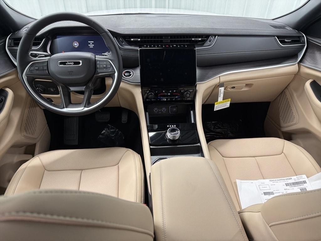 new 2025 Jeep Grand Cherokee car, priced at $47,090